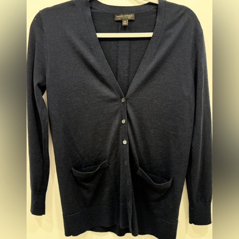 J. Crew Merino Wool V-Neck Button Down
Cardigan XS 100% merino wool - Picture 2 of 4